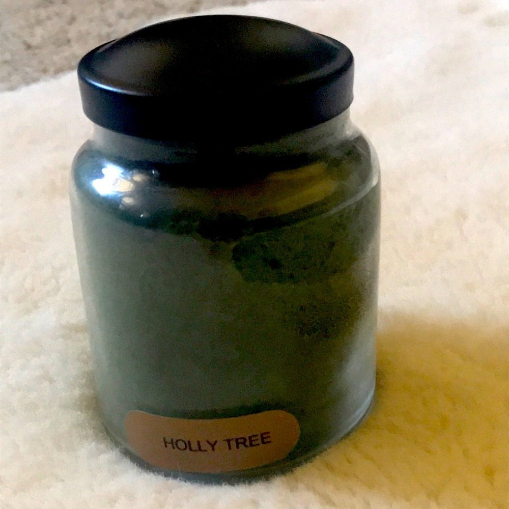 Keepers of the light Holly tree candle 6 oz